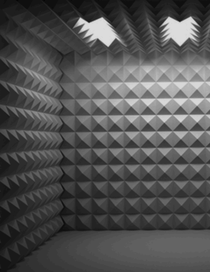 Percer la chambre d'écho de la recommandation pour stimuler la découvrabilité et l'exportation des enregistrements sonores : analyse de la relation entre les métadonnées enrichies et l'écoute globalisée en streaming.