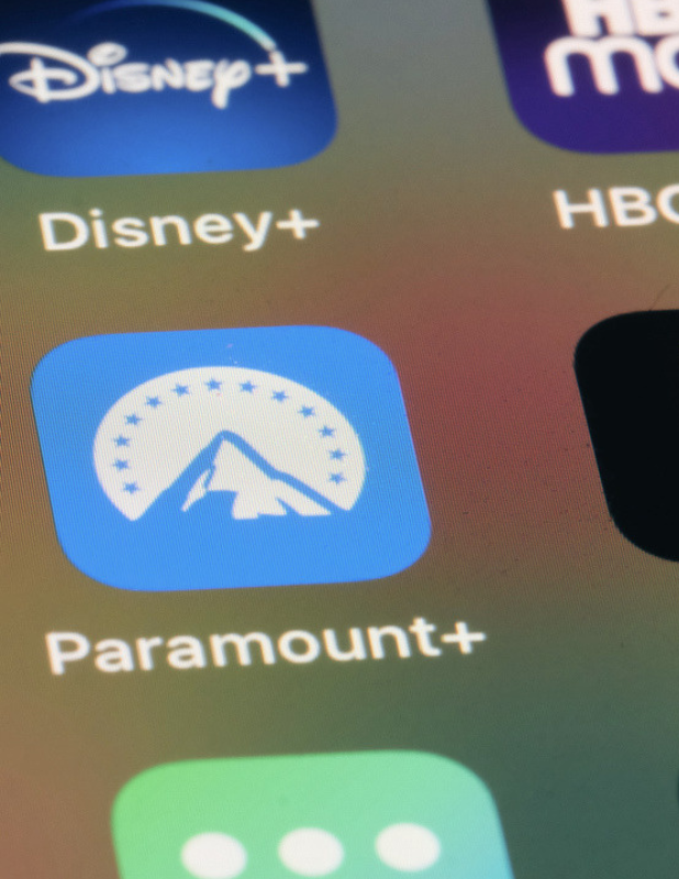 UNE BATAILLE IDÉOLOGIQUE ET FINANCIÈRE APRÈS L'AUTRE : LA CONFRONTATION ENTRE NETFLIX, PARAMOUNT ET WARNER BROS